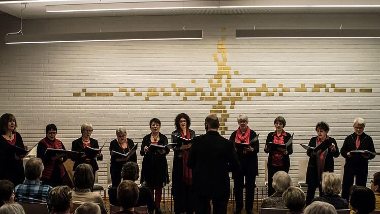 Viel Beifall erhielt das neu gegründete Vokalensemble Klangwerk Coburg bei seinem Debüt-Konzert.Foto: Jochen Berger