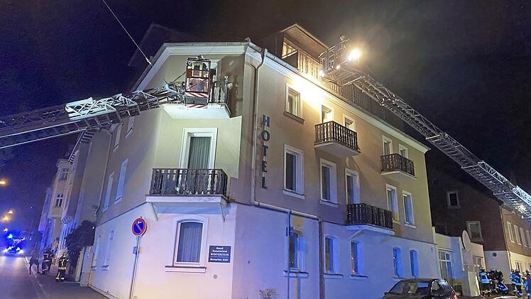 In einem Hotel in der Pfaffstraße führten die Wehren aus Stadt und Stadtteilen eine Ernstfallübung durch.
