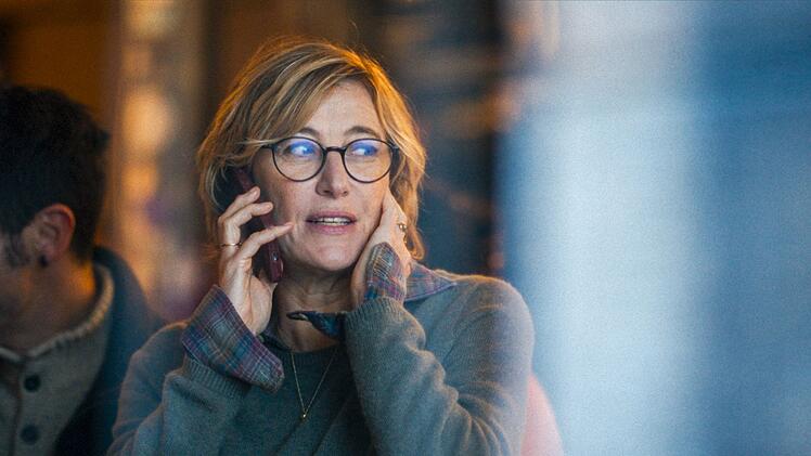 Sandra (Valeria Bruni Tedeschi), die Protagonistin in "Was uns verbindet", ist alleinstehend, kinderlos und zufrieden. Aber ist sie auch gl&uuml;cklich?