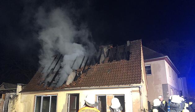 Aschbach: Während Renovierungsarbeiten - Dachstuhl in Flammen