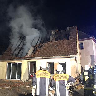 Aschbach: Während Renovierungsarbeiten - Dachstuhl in Flammen