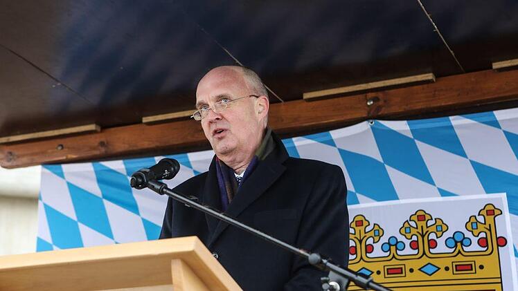 Gerhard Rühmkorf (Ministerialdirigent im Bundesministerium für Verkehr) betonte die Bedeutung der A73, die nach der Wende eine wichtige Verbindung zwischen Erfurt und Nürnberg herstellte. Foto: Barbara Herbst
