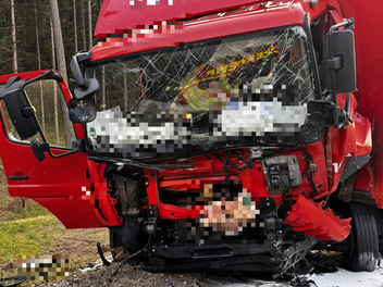 Frontalzusammensto&szlig;: Verkehrsunfall bei Feucht endet t&ouml;dlich