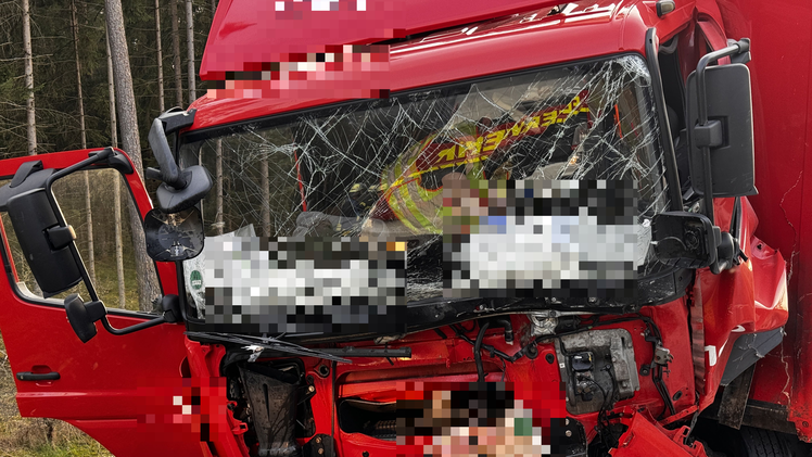 Frontalzusammensto&szlig;: Verkehrsunfall bei Feucht endet t&ouml;dlich