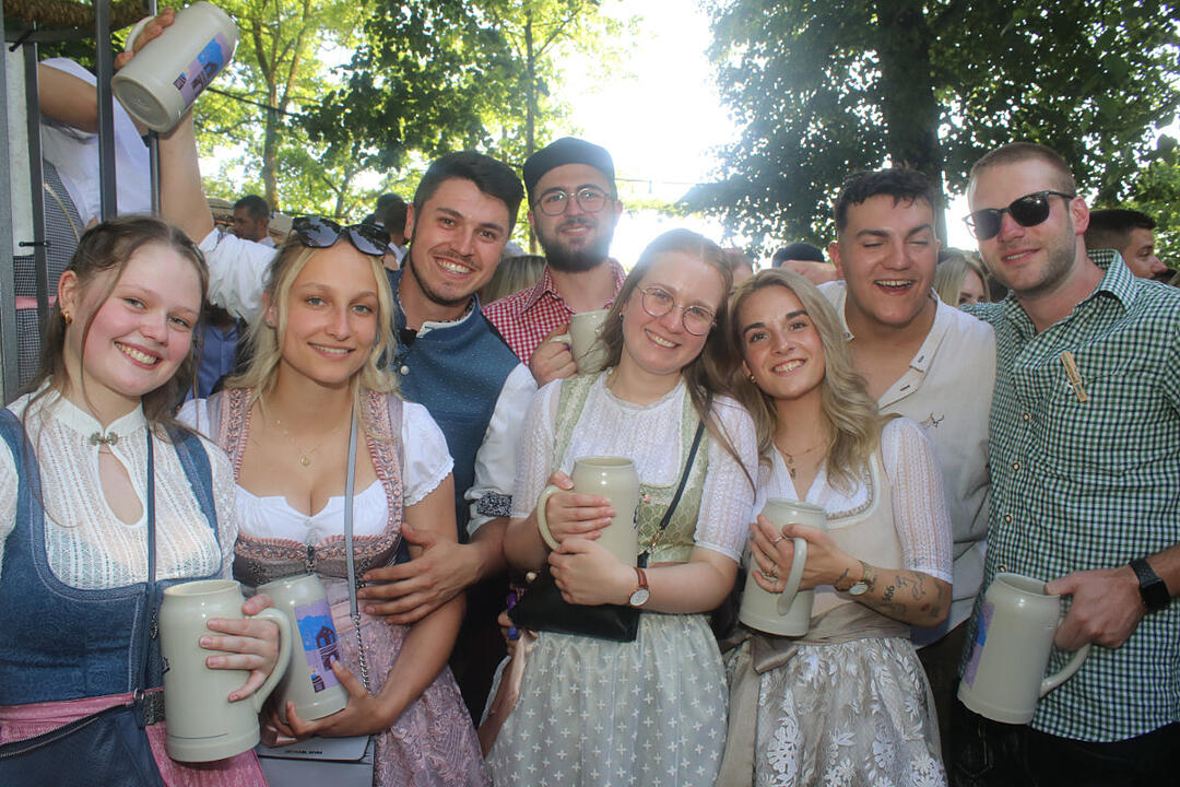 Auf der Bergkirchweih wird richtig gefeiert!