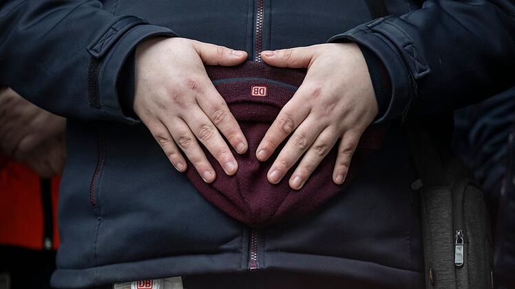 Zugbegleiter stirbt nach Angriff bei Ticketkontrolle