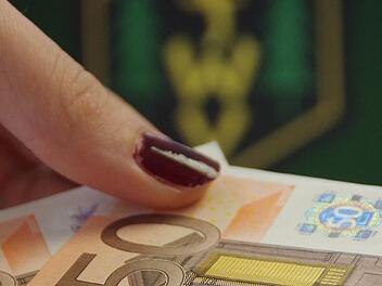 Die frühere Kassiererin des Frankenwaldvereins Zeyern muss unter Umständen vor Gericht. Foto: Marco Meißner