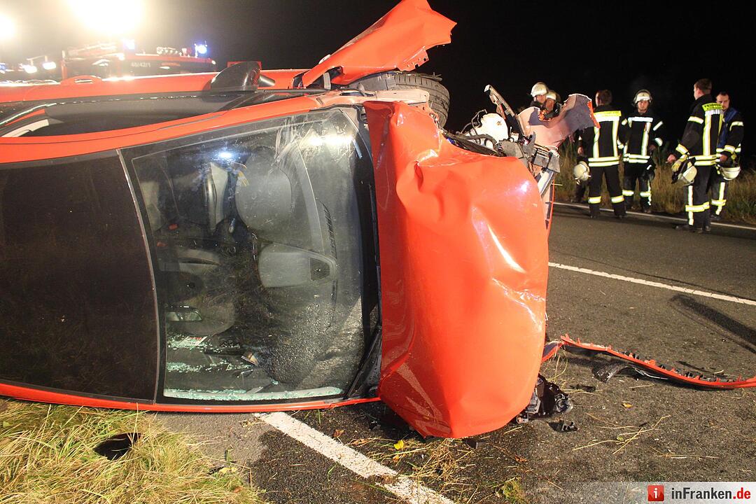 Pkw kracht in Baumgruppe und überschlägt sich bei Ödenreuth