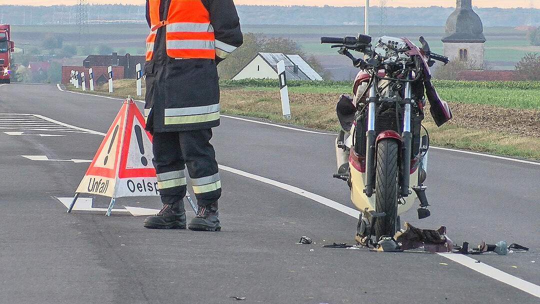 Verkehrsunfall auf der B19 in Unterfranken - 18-jähriger Motorradfahrer schwer verletzt