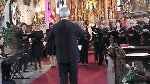 Chorkunst in Vollendung bot das Vokalensemble "Maria vom Guten Rat" bei seinem Benefizkonzert am Samstagabend sowie beim sonntäglichen Gottesdienst in Glosberg.  Foto: privat