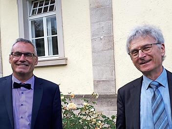 Matthias Stöth (von links) gibt sein Präsidentenamt im Lionsclub Hammelburg - Bad Brückenau an Andreas Küchler weiter.  Foto: Christiane Küchler
