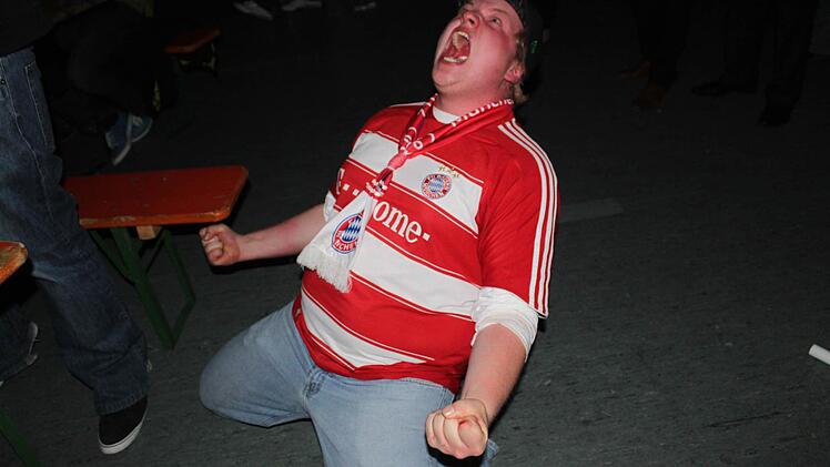Nach Arjen Robbens Geniestreich ging dieser Fan in die Knie.