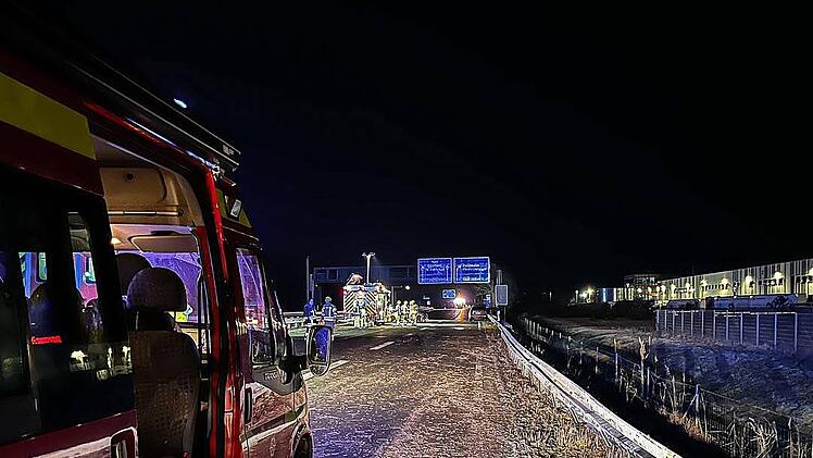 A73 bei Erlangen: Drei Autobahn-Einsätze in 17 Stunden - zahlreiche Unfälle gemeldet