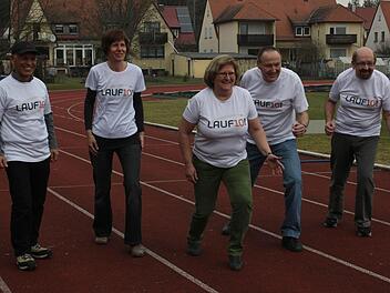 Hamed Edrissi, Bettina Reckentwald, Ruthild Schrepfer, Martin Jaeger und Hans-Dieter Bertrams (v. l.) wollen im Juli zehn Kilometer laufen. Foto: Max Kaltenhäuser