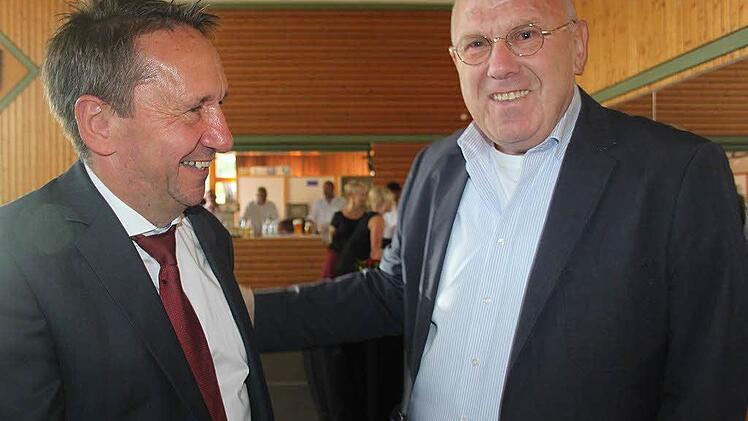 Willi Güntsch (rechts) gratulierte Norbert Gräbner.  Foto: Veronika Schadeck