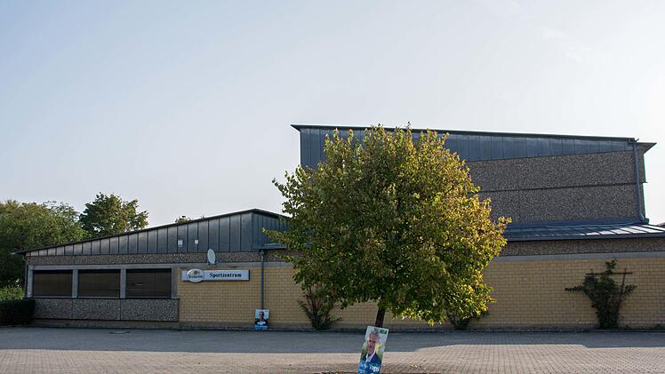 Für die Turnhalle in Wonfurt gibt es immer noch keinen positiven Förderbescheid. Im Oktober soll daher entschieden werden, ob sie auch ohne Fördergelder saniert werden soll.
