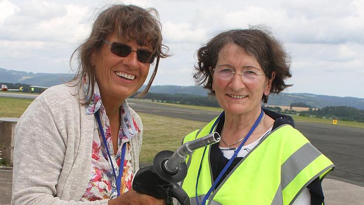 Auch Frauen waren am Start: Helga Strack und Usch Diermann fanden die Bedingungen beim Deutschlandflug einfach ideal