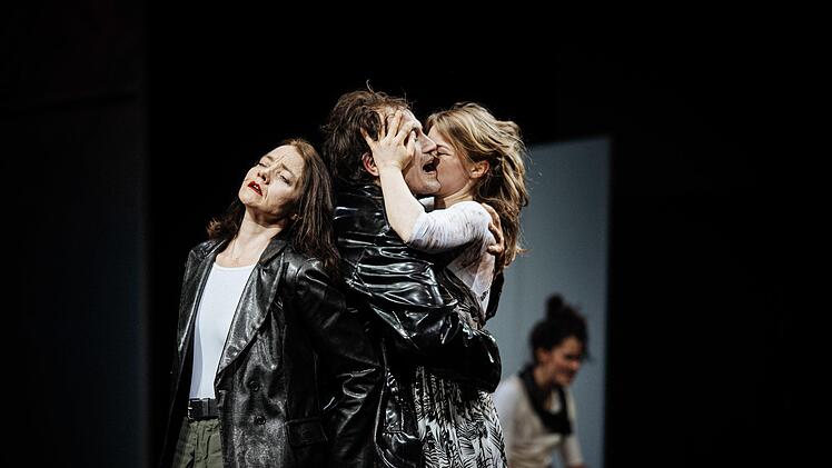 Szene aus William Shakespeares "Othello: Das Drama feierte Premiere am Landestheater Coburg.Foto: Sebastian Buff