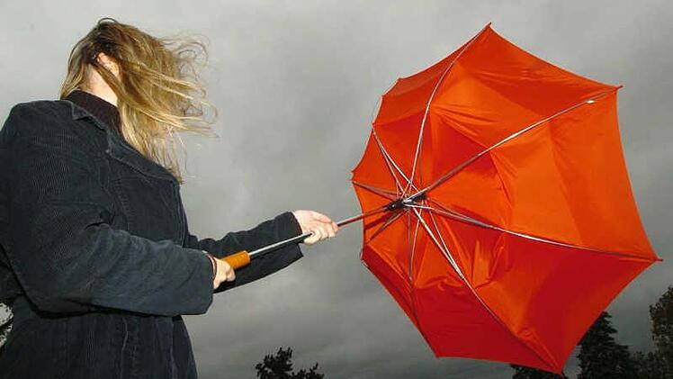 Für den Großteil Frankens wurde eine Unwetterwarnung ausgegeben. Symbolbild: Armin Weigel dpa/lby