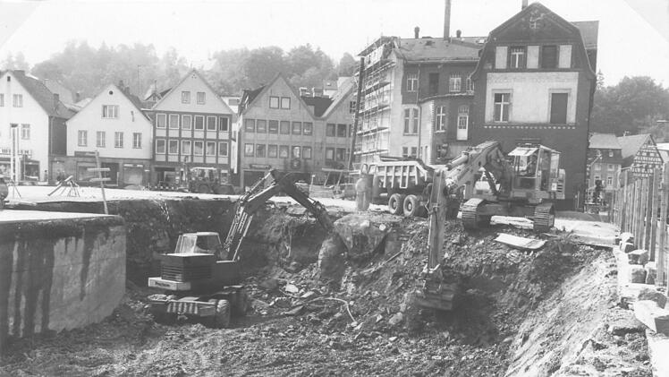 Die Randbebauung am Zentralparkplatz beginnt bereits 1980. Foto: Stadtarchiv Kulmbach