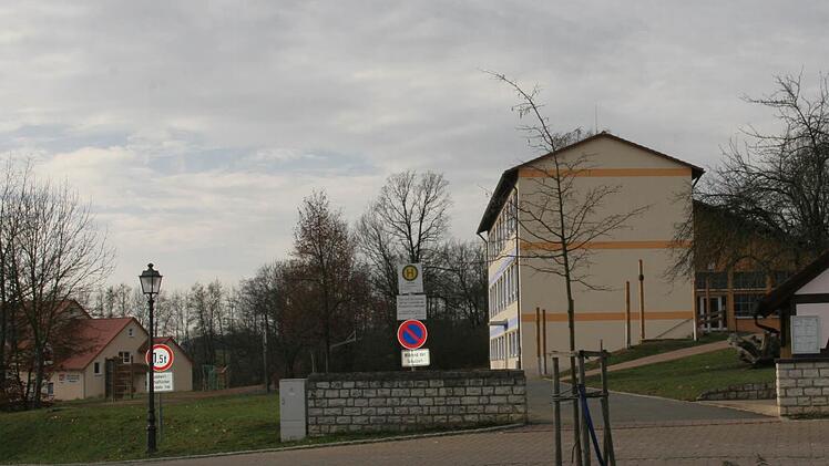 Die Schule in Hetzles Foto: fra-press/Archiv