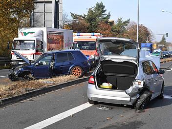 Bei einem Auffahrunfall auf dem Berliner Ring in Bamberg wurden eine 48-J&auml;hrige und ein 19-J&auml;hriger verletzt. Foto: Ronald Rinklef