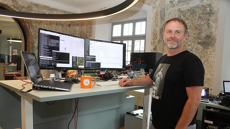 Viktor Gro&szlig; kommt aus dem zentralasiatischen Binnenstadt Kirgisistan, lebt aber schon seit mehr als 25 Jahren in Deutschland. "Ich habe meine Ausbildung zum Softwaretestingenieur in Deutschland gemacht", erkl&auml;rt er.Sonny Adam