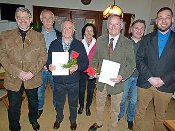 Ernennung von Ehrenmitgliedern anlässlich der SPD-Hauptversammlung (von links): Michael Busch, Werner Hanke, Martin Gahn, Heidi Schunk, Horst Holland, Carsten Höllein, Dominic Juck  Foto: Lothar Weidner