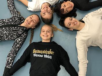 Liana Wolf, Bianca Dürrbeck, Lea Höhn, Michelle Zerrahn und Ute Daniel sind in Veitshöchheim dabei.  Foto: p