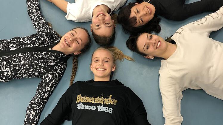 Liana Wolf, Bianca Dürrbeck, Lea Höhn, Michelle Zerrahn und Ute Daniel sind in Veitshöchheim dabei.  Foto: p