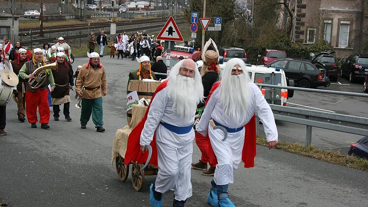 Beim Kronacher FaschingszugMaria Löffler