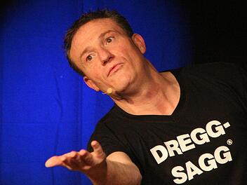 Michl Müller servierte bestes Kabarett bei seinem Auftritt am Samstagabend in der Zehentscheune in Neunkirchen. Fotos: Josef Hofbauer