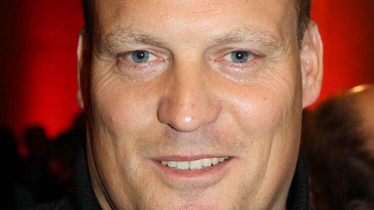 "Das ist das, worauf wir seit langem gewartet haben", lautete die spontane Reaktion von Frank Bernhard, Wirtschaftsförderer des Landkreises Bad Kissingen, und: "Wir haben große Pfunde, mit denen wir wuchern können." Wichtig sei, dass Stadt und Landkreis Bad Kissingen zusammen am Tisch sitzen: "Die Saale-Zeitung hat uns da zusammengebracht." Deshalb sieht Bernhard das Aufbrecher-Projekt auch als gutes Beispiel für ein so genanntes Public-Private-Partnership, also eine Zusammenarbeit zwischen V...