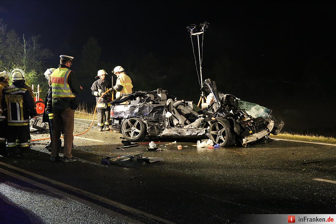 Ein Toter bei Frontalzusammenstoß auf B15