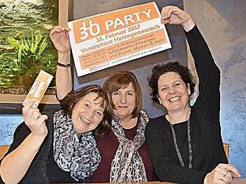 Die Organisatorinnen Petra Mauser, Rita Dankers und Sandra W&uuml;stner freuen sich auf die &Uuml;30-Party der SPD im Herzogenauracher Vereinshaus.  alle Fotos: Bernhard Panzer
