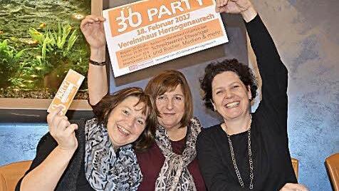 Die Organisatorinnen Petra Mauser, Rita Dankers und Sandra W&uuml;stner freuen sich auf die &Uuml;30-Party der SPD im Herzogenauracher Vereinshaus.  alle Fotos: Bernhard Panzer