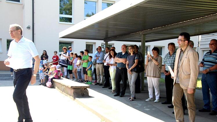 Am Erweiterungsbau der Carl-Platz-Schule wurde Richtfest gefeiert.  Foto: Richard Sänger