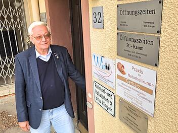 Brüne Soltau wird mit dem Seniorenbeirat die Hintere Gasse 32 verlassen. Foto: Michael Busch