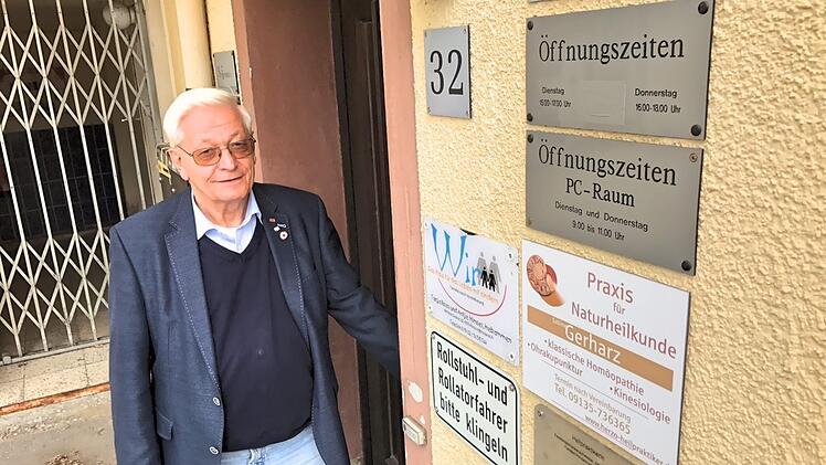 Brüne Soltau wird mit dem Seniorenbeirat die Hintere Gasse 32 verlassen. Foto: Michael Busch