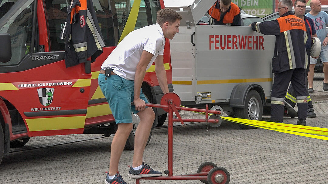 Mehrere zentimeterdicke Hagelkörner gehen in Franken nieder