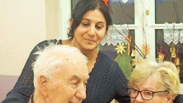 Jasmin Rudolph, gerontopsychiatrische Fachkraft, und ihr Team sind sehr froh &uuml;ber die Unterst&uuml;tzung durch ehrenamtliche Helfer.  Foto: Schiffl