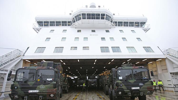 Verladung von "Patriot"-Flugabwehrraketen