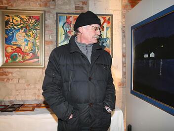 Die Landschaftsimpression fast ganz in Schwarz hat feine Nuancen anderer Farben und ist keine Fälschung, aber eigentlich kopiert Helmut Schäl lieber Bilder, denn seine eigenen Bilder sind zu düster und tiefsinnig.