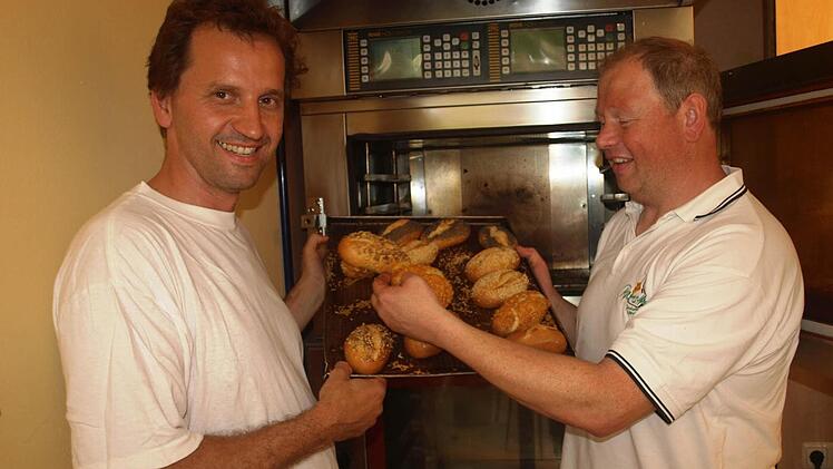 Bäckermeister Achim Stahl (links) aus Rottershausen ist gezwungen, seinen Beruf an den Nagel zu hängen. Foto: Stefan Geiger