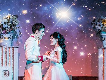 "Sissi": Karolina Pasierbska in der Titelrolle und Paulus Fina als Kaiser Franz Joseph. Foto: Jochen Berger