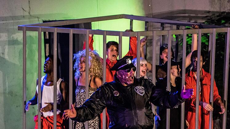 Die Musical Comedy "Blues Brothers in Prison" feierte Premiere auf der Waldbühne Heldritt.Foto: Jochen Berger