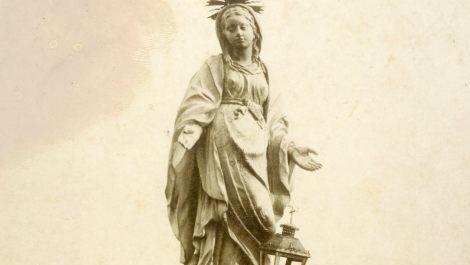 Bis 1945 grüßte die Figur auf der Brücke. Foto: Archiv Kirchner