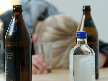 Betrunkene greift Sanitäter an Betrunkene greift Sanitäter an