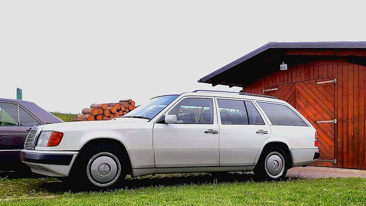 Roth: Freunde machen bei irrer "Schlagloch"-Rally" mit - schon Voraussetzung klingt schr&auml;g