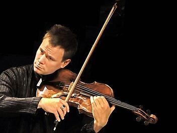 Amihai Grosz, 1. Solo-Bratscher der Berliner Philharmoniker, beeindruckte als Solist in Berlio' "Harold in Italien" beim Sinfoniekonzert des Landestheaters Coburg.Fotos: Jochen Berger